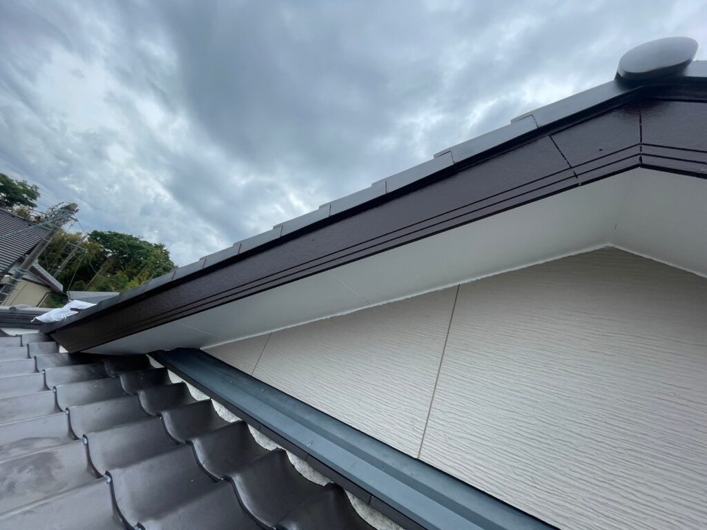愛知県 ﻿岡崎市 ﻿破風板軒天塗装 雨漏り ﻿雨漏り修理 屋根工事 ﻿屋根リフォーム 屋根塗装 漆喰工事