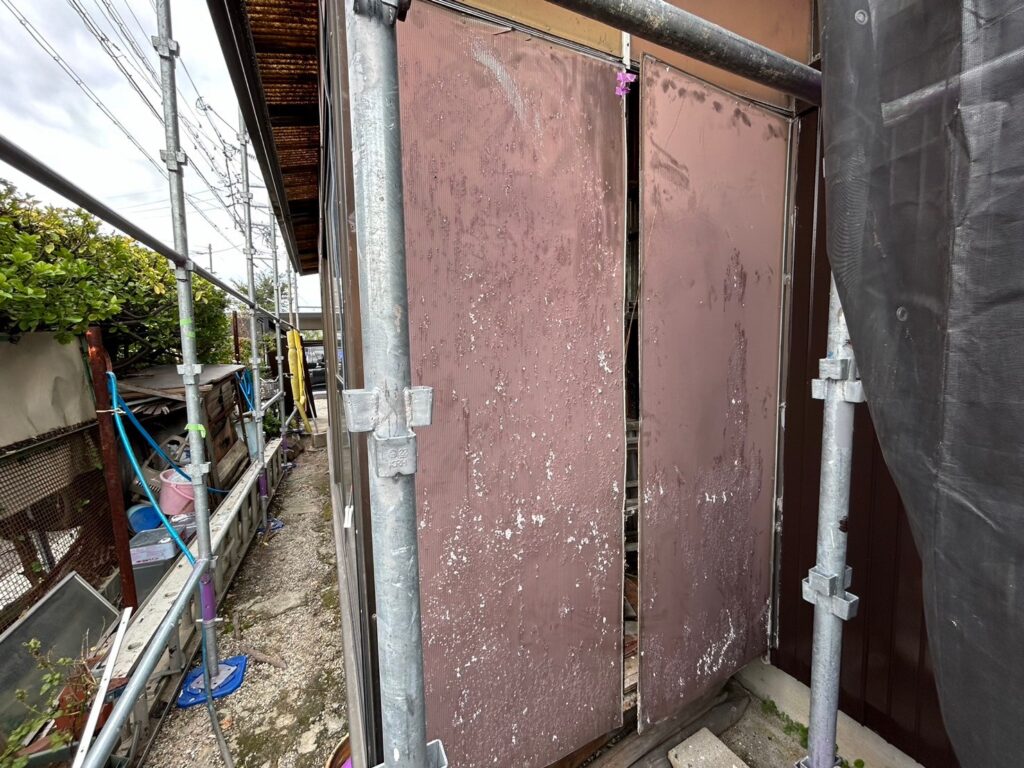 愛知県 高浜市 壁張り替え工事 庇軒天 交換工事 屋根工事 谷板金施工 屋根修理 雨漏り 漆喰 瓦工事 外装工事 内装工事 リフォーム工事 外壁塗装
