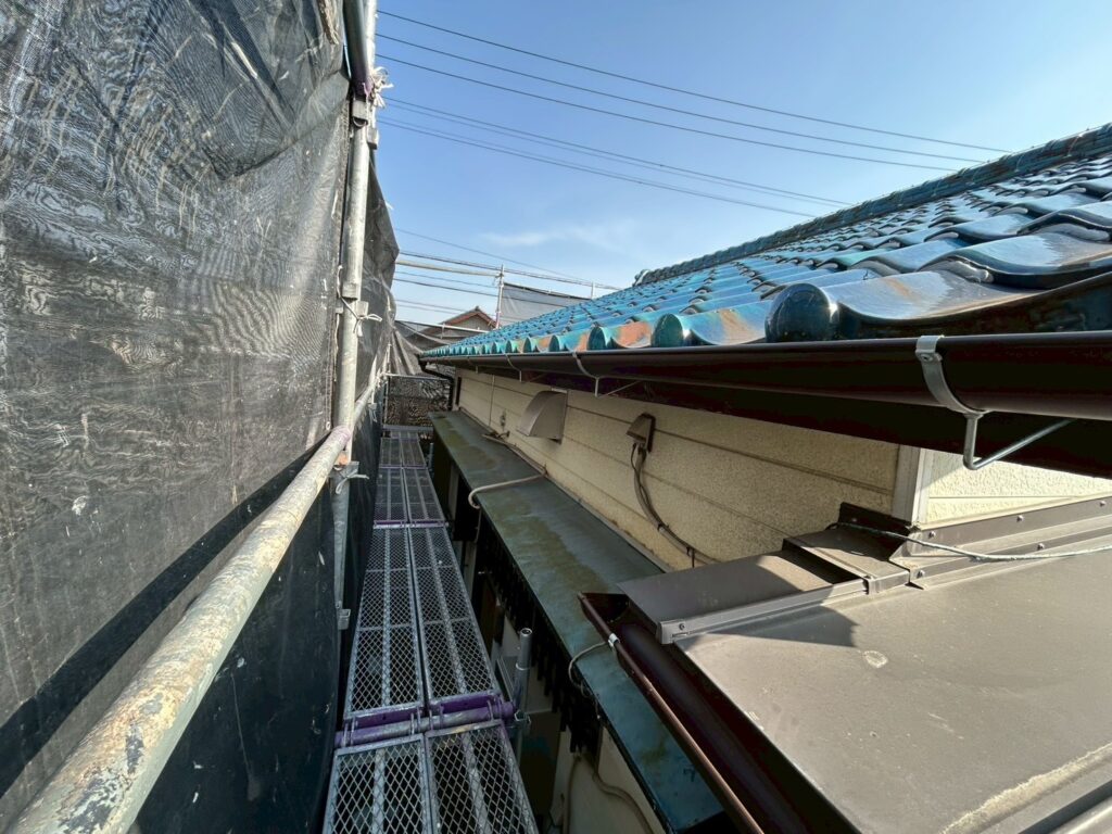 愛知県 大府市 雨樋新設工事 屋根工事 谷板金工事 屋根修理 雨漏り 漆喰 瓦工事 外装工事 内装工事 リフォーム工事 外壁塗装