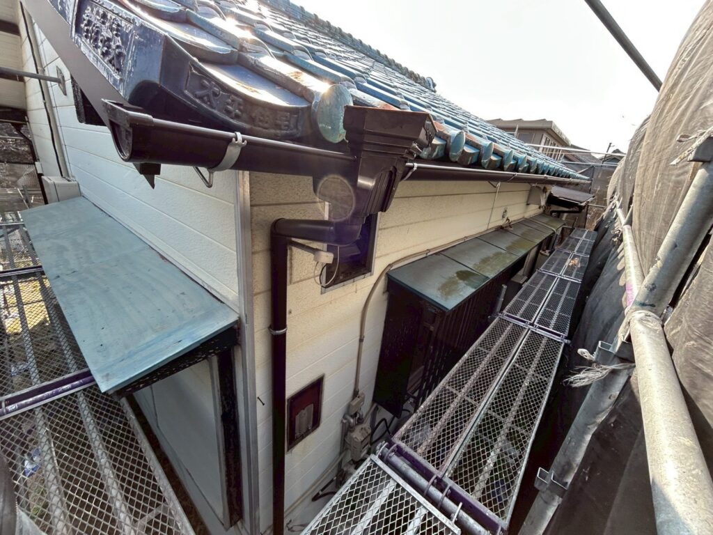 愛知県 大府市 雨樋新設工事 屋根工事 谷板金工事 屋根修理 雨漏り 漆喰 瓦工事 外装工事 内装工事 リフォーム工事 外壁塗装