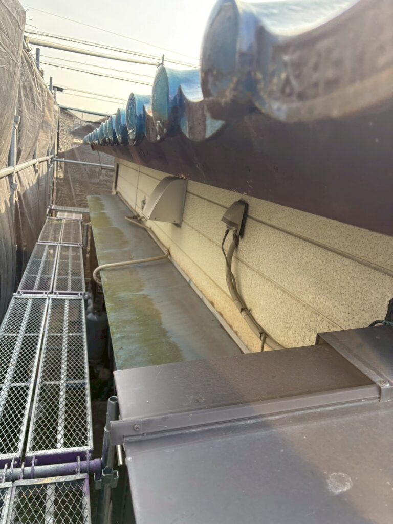 愛知県 大府市 雨樋新設工事 屋根工事 谷板金工事 屋根修理 雨漏り 漆喰 瓦工事 外装工事 内装工事 リフォーム工事 外壁塗装